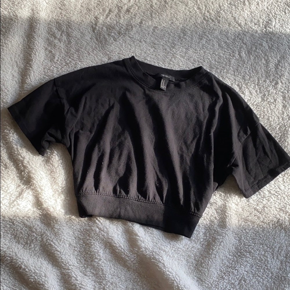 F21 Black cropped t-shirt